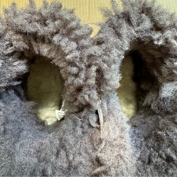 Uggs Mini Bailey Button II Boot - Picture 7 of 7